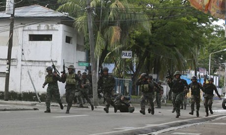 Lính hải quân Philippines truy quét nhóm phiến quân tại Zamboanga.