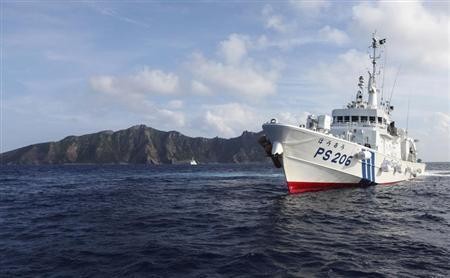 Tàu Cảnh sát biển Nhật Bản tuần tra canh gác Senkaku.