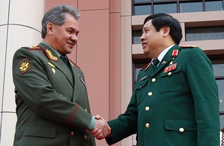 Bộ trưởng Quốc phòng Nga Shoigu và Bộ trưởng Quốc phòng Việt Nam Phùng Quang Thanh.