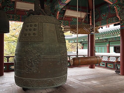 Quả chuông lớn trong một ngôi đền Hàn Quốc (hình minh họa trên Thời báo Hoàn Cầu).
