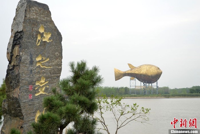 Biểu tượng của thành phố Dương Trung, Giang Tô trị giá hơn 11 triệu USD.