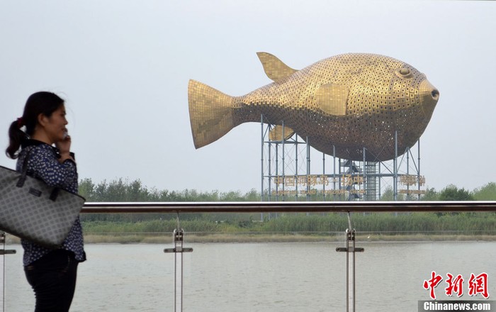 Nhiều người không thể hiểu nổi tại sao người ta có thể bỏ ra hơn 11 triệu USD để xây dựng tượng 1 con cá nóc?