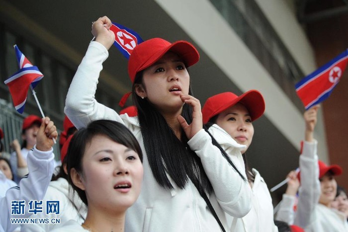 Những nữ cổ động viên xinh đẹp đội tuyển Bắc Triều Tiên.