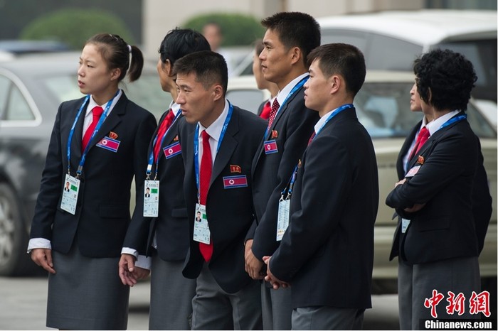 Đoàn vận động viên Bắc Triều Tiên sang Trung Quốc thi đấu.