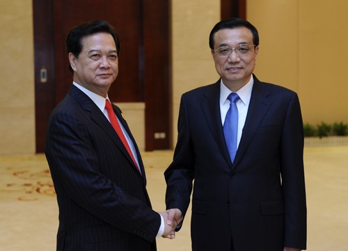 Thủ tướng Nguyễn Tấn Dũng tiếp Thủ tướng Trung Quốc Lý Khắc Cường thăm chính thức Việt Nam.