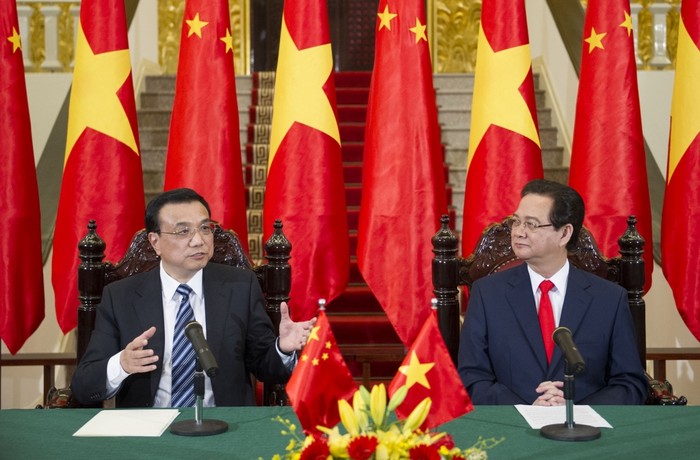 Thủ tướng Nguyễn Tấn Dũng và Thủ tướng Trung Quốc Lý Khắc Cường trong buổi họp báo sau hội đàm tại Hà Nội.