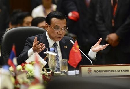 Ông Lý Khắc Cường, Thủ tướng Trung Quốc tại hội nghị thượng đỉnh Đông Á cổ súy tăng cường hợp tác kinh tế với ASEAN trong khi muốn gạt vấn đề căng thẳng Biển Đông ra ngoài lề nghị sự.