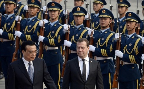Ông Lý Khắc Cường, Thủ tướng Trung Quốc đón người đồng cấp Nga Medvedev.