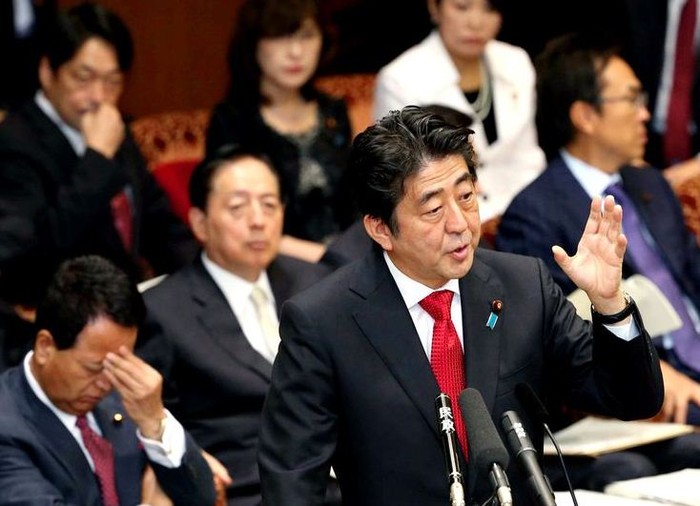 Thủ tướng Nhật Bản Shinzo Abe trong phiên trả lời trước Ủy ban Ngân sách Thượng viện Nhật Bản hôm qua 23/10.
