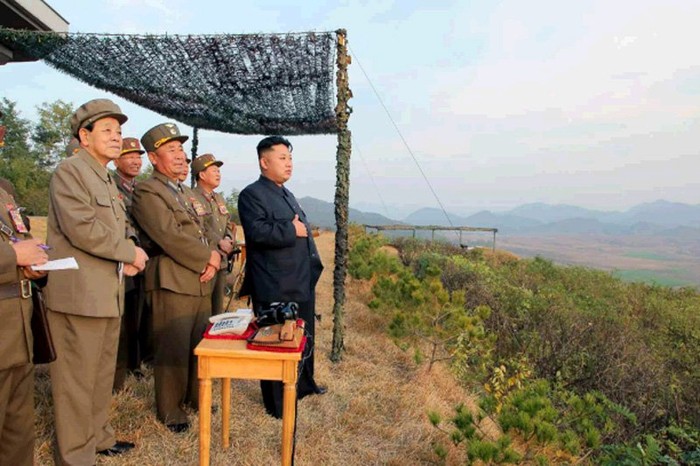 Nhà lãnh đạo Bắc Hàn trực tiếp theo dõi cuộc tập trận sau khi dự đại hội 20 ngàn Đại đội trưởng và Chính trị viên cấp đại đội toàn quân.