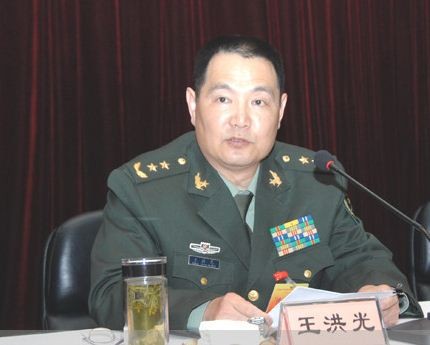 Vương Hồng Quang, cựu Phó Tư lệnh quân khu Nam Kinh, lon Trung tướng.
