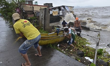 Siêu bão Haiyan đã quét qua Philippines đổ bộ vào Biển Đông.