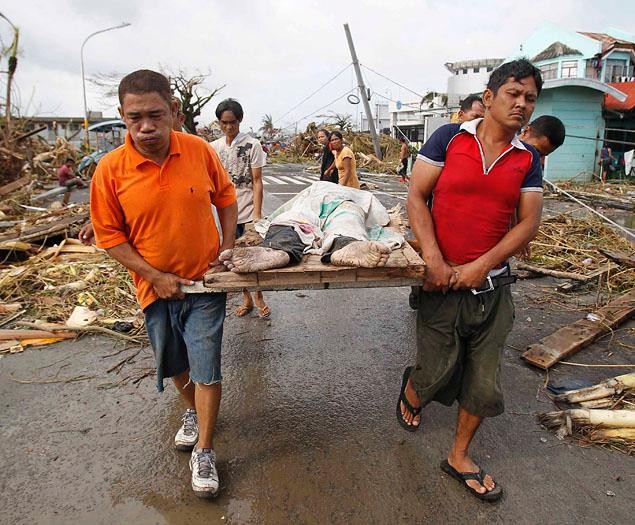 Những nạn nhân xấu số thiệt mạng trong siêu bão Haiyan tại Philippines có thể lên tới hàng chục ngàn người.
