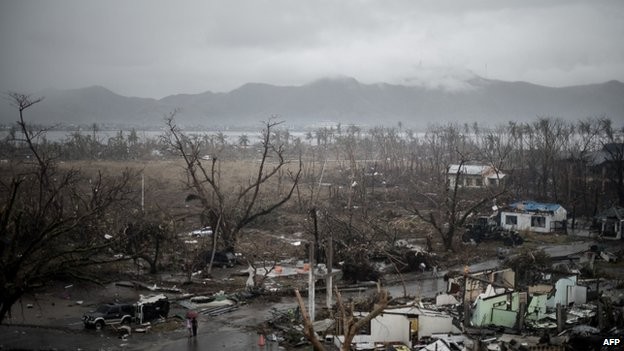 Philippines hoang tàn sau siêu bão Haiyan.