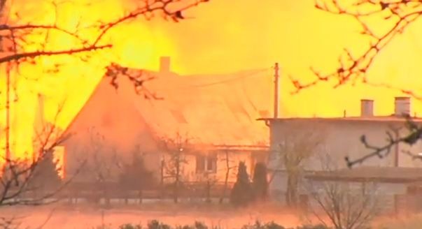 Quang cảnh vụ hỏa hoạn do nổ đường ống khí đốt tại miền Tây Ba Lan.