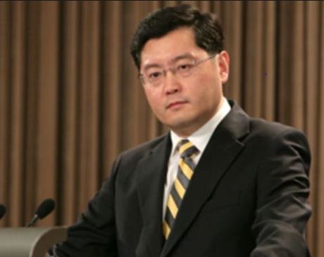 Tần Cương, người phát ngôn Bộ Ngoại giao Trung Quốc công bố khoản viện trợ hôm thứ Hai và viện trợ bổ sung hôm 14/11 cho Philippines, một phản ứng đã làm mất điểm trong con mắt cộng đồng quốc tế và khu vực.