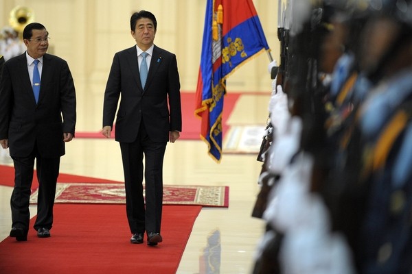 Thủ tướng Nhật Bản Shinzo Abe thăm chính thức Campuchia ngày 16/11.