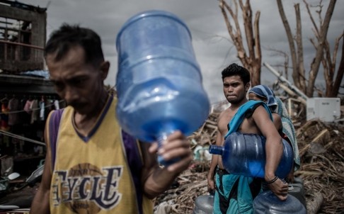 Nước sạch là mối quan tâm hàng đầu của những người Philippines may mắn sống sót sau siêu bão Haiyan.