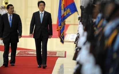 Thủ tướng Nhật Bản Shinzo Abe thăm Campuchia ngày 16/11.