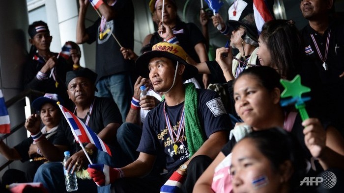 Người biểu tình Thái Lan chiếm trụ sở Bộ Tài chính và ở đó suốt đêm qua.