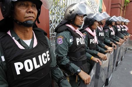 Cảnh sát Thái Lan chặn đường vào trụ sở các cơ quan chính phủ.