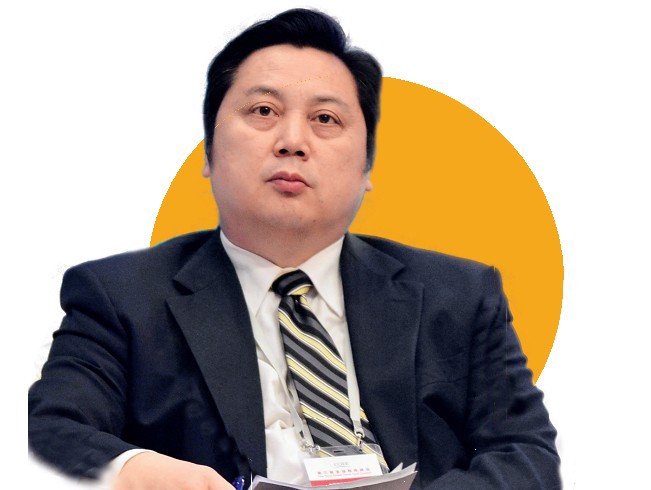 Tôn Triết, giáo sư chuyên nghiên cứu quan hệ Trung - Mỹ thuộc đại học Thanh Hoa, Bắc Kinh, Trung Quốc.