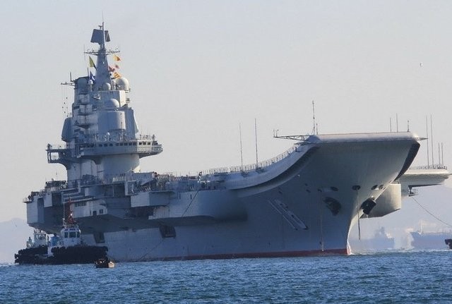 Tàu sân bay Liêu Ninh, Trung Quốc đã kéo vào Biển Đông ngày hôm nay và mang theo 4 chiến hạm.