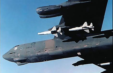 B-52 Mỹ tiến vào Hoa Đông thách thức "quy chế ADIZ" do Trung Quốc đơn phương tuyên bố. Hình minh họa.