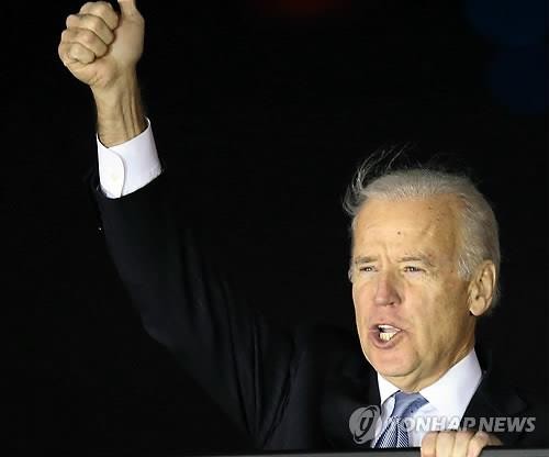 Phó Tổng thống Mỹ Joe Biden đến Hàn Quốc tối qua 5/12.