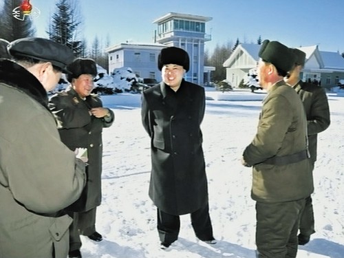 Kim Jong-un kiểm tra một căn cứ quân sự ở tỉnh Ryanggang, ảnh chụp cuối tháng 10.