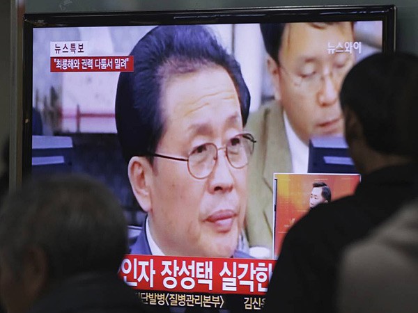 Người dân Hàn Quốc theo dõi các thông tin về Jang Song-thaek.