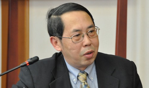 Thời Ân Hoằng, giáo sư đại học Nhân Dân, cố vấn chính sách đối ngoại của chính phủ Trung Quốc.