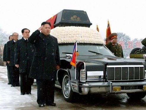 Các quan chức cấp cao, công thần khai quốc tháp tùng linh cữu ông Kim Jong-il giờ còn lại chẳng được mấy người. Jang Song-thaek đứng thứ 2 sau Kim Jong-un.