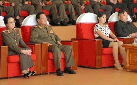 Bà cô Kim Kyong-hui, Phó nguyên soái Choe Ryong-hae và vợ chồng nhà lãnh đạo Kim Jong-un.