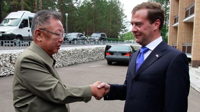 Kim Jong-il và Medvedev đã đạt được các hiệp định hợp tác lớn, nhưng Kim Jong-un dường như không hề đếm xỉa đến nó.