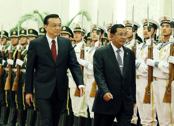 Thủ tướng Campuchia và người đồng cấp Trung Quốc Lý Khắc Cường.