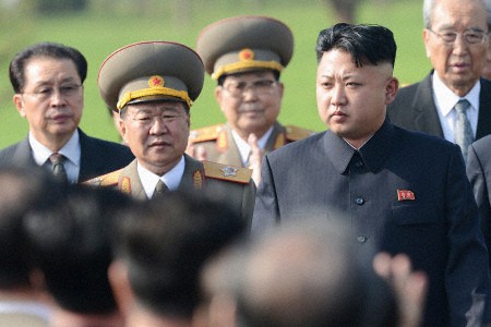 Vị trí đứng gần hay xa Kim Jong-un trong các hoạt động công cộng nói lên vị trí của một người trong bộ máy quyền lực Bình Nhưỡng.
