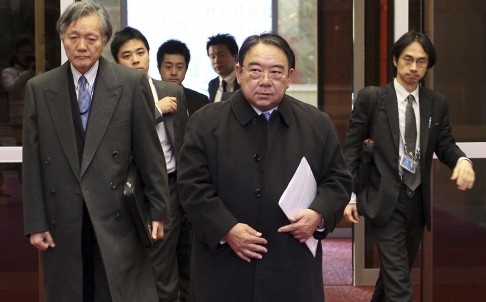 Đại sứ Nhật Bản từ Bộ Ngoại giao Trung Quốc đi ra sau khi gặp Vương Nghị.
