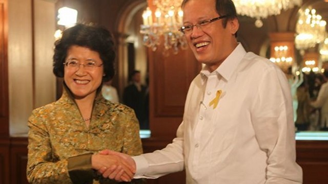 Tổng thống Philippines Aquino tiếp Đại sứ Trung Quốc, bà Mã Khắc Khanh.