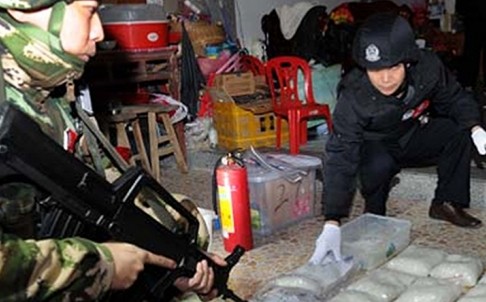 Quảng Đông huy động 3000 cảnh sát truy quét làng ma túy Bác Đỗ, nơi hơn 7000 dân tham gia sản xuất, buôn bán ma túy dưới sự bảo kê của Bí thư xã.
