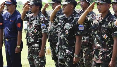 Lính thủy quân lục chiến và cảnh sát biển Philippines tuyên thệ, hình minh họa.