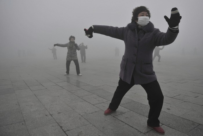 Khói bụi ô nhiễm không khí không chỉ đe dọa sức khỏe của người dân Trung Quốc mà hàng ngày hàng giờ đang tác động cả đến nước láng giềng Hàn Quốc, hình minh họa.
