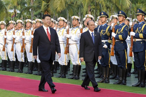 Tổng thống Myanmar Thein Sein và người đồng cấp Trung Quốc Tập Cận Bình, hình minh họa.