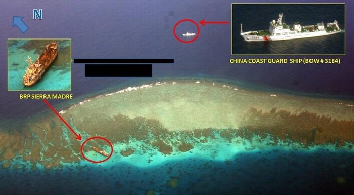 Tàu Hải giám (Cảnh sát biển Trung Quốc) lượn lờ xung quanh xác tàu cũ Philippines ở bãi Cỏ Mây.