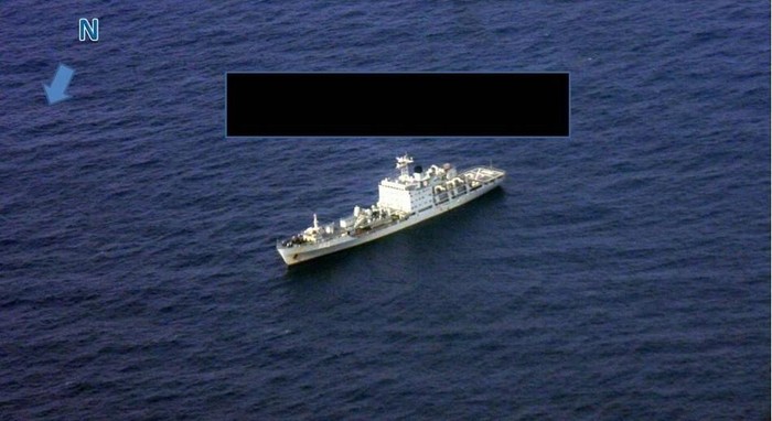 Tàu Trung Quốc vây hãm lực lượng Philippines đồn trú ở bãi Cỏ Mây.