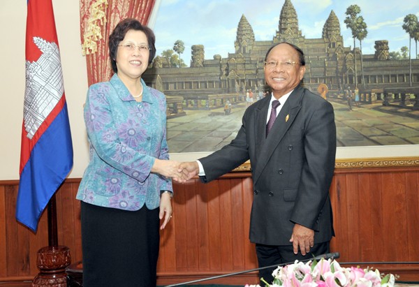 Bà Bố Kiến Quốc, Đại sứ Trung Quốc tại Campuchia.
