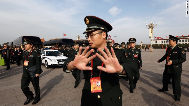 Sỹ quan quân đội Trung Quốc từ chối trả lời báo chí, hình minh họa.