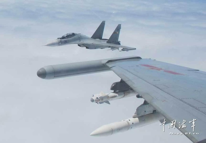 Su-30 Trung Quốc và chiến đấu cơ Nhật Bản quần thảo trên bầu trời Hoa Đông sáng mùng 1 Tết Giáp Ngọ.