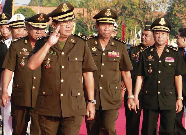 Thủ tướng Campuchia Hun Sen thăng quân hàm đồng loạt 29 Đại tướng 1 lúc.