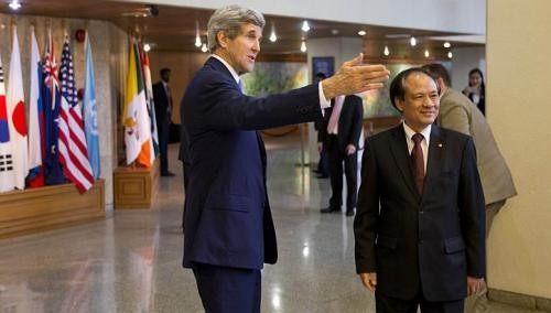 Ngoại trưởng Mỹ John Kerry và Tổng thư ký ASEAN Lê Lương Minh tại Jakarta, Indonesia.